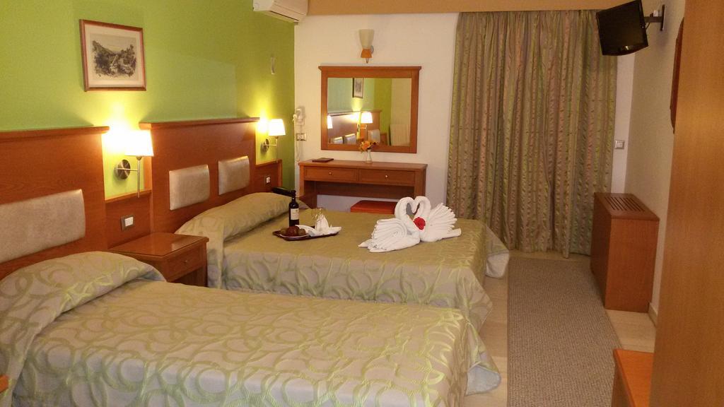 Paradise Lost Hotel-Apartments Tolo Room photo